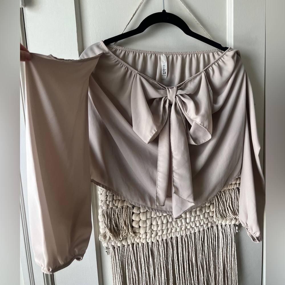 Off-shoulder Ruffle Top - Picture 3 of 4